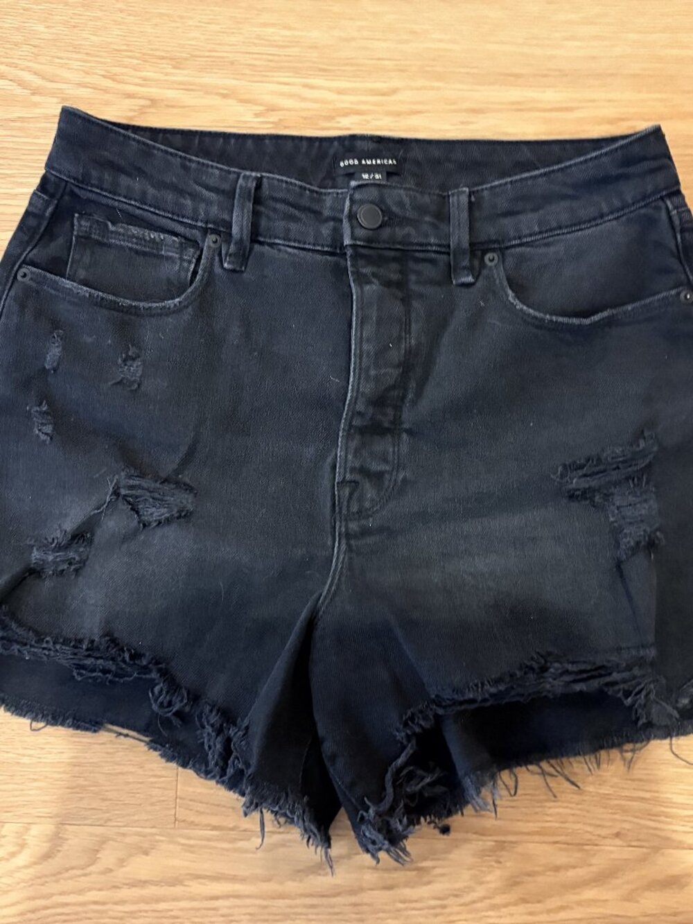 Good American Bombshell Short Sz 12 Black Denim Distressed High Rise Cutoff